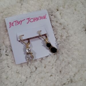 NWT Betsey Johnson Gold and Black Crystal Cat Earrings